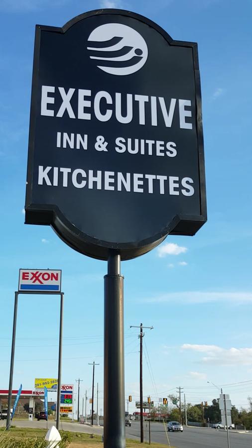 Executive Inn & Suites Floresville Exterior photo